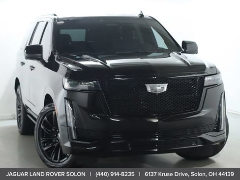 Used 2022 Cadillac Escalade Sport Platinum w/ LPO, ONYX Package AWD/4WD image 2
