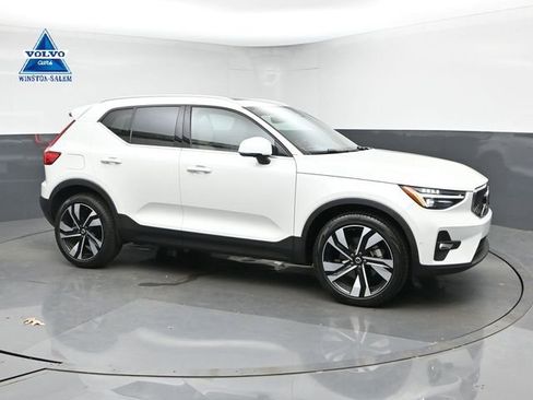 Used 2023 Volvo XC40 B5 Ultimate w/ Protection Package Premier AWD/4WD image 1