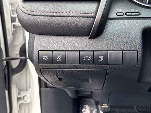 Used 2018 Toyota Camry LE FWD image 29