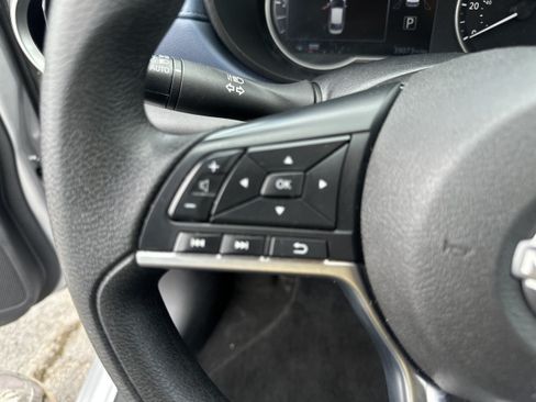 Used 2025 Nissan Versa SV FWD image 24