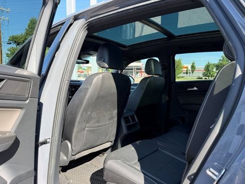 Used 2023 Volkswagen Atlas Cross Sport SEL R-Line AWD/4WD image 15