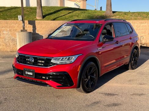 Used 2024 Volkswagen Tiguan SE R-Line image 7