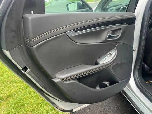 Used 2016 Chevrolet Impala LT w/ Convenience Package FWD image 11