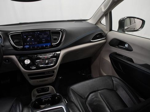 Certified 2021 Chrysler Pacifica Touring-L FWD image 28