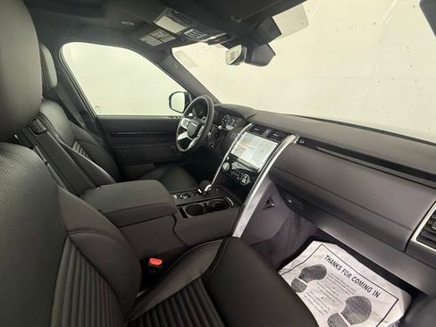 Used 2025 Land Rover Discovery S image 18