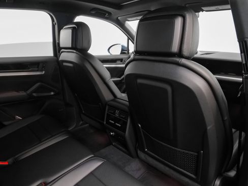 Used 2024 Porsche Cayenne image 26