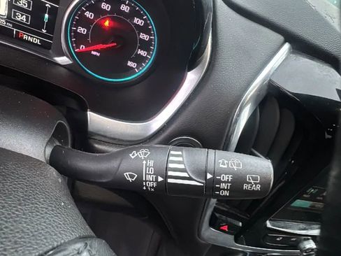 Used 2018 Chevrolet Traverse LT image 14