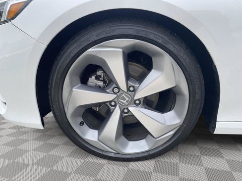 Used 2018 Honda Accord Touring image 8