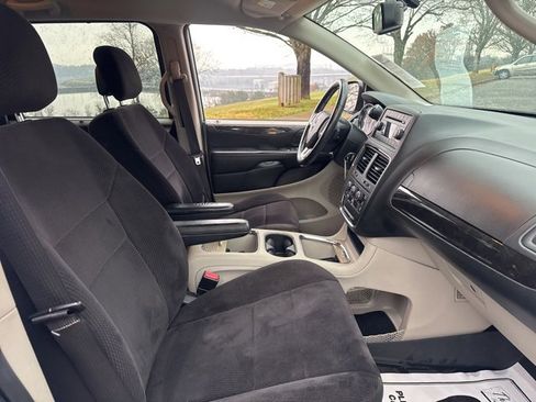 Used 2013 Dodge Grand Caravan SXT w/ UConnect Hands-Free Group image 10