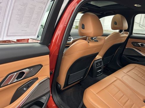 Used 2021 BMW 330e xDrive 330e xDrive w/ M Sport Package image 11