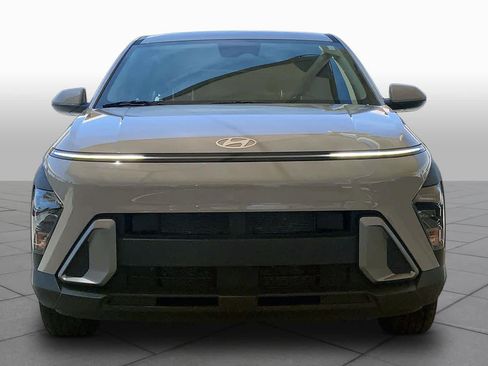 Certified 2025 Hyundai Kona SE FWD image 4