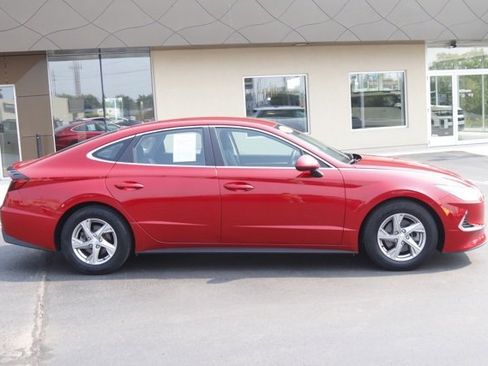Used 2021 Hyundai Sonata SE image 2