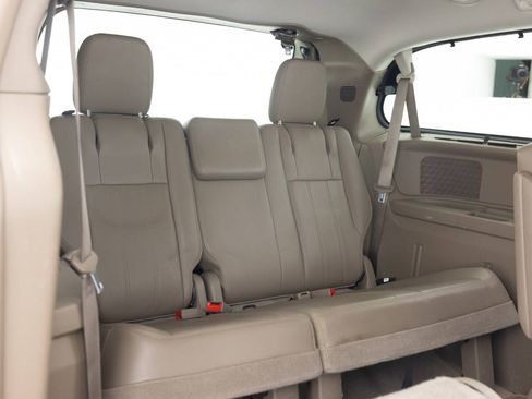 Used 2012 Chrysler Town & Country Touring-L w/ Entertainment Group #2 FWD image 31