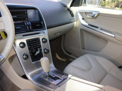 Used 2012 Volvo XC60 T6 image 11