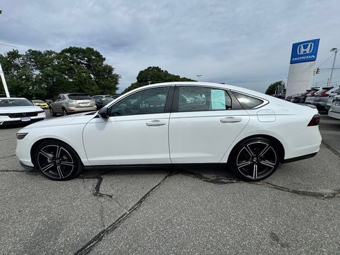 Used 2025 Honda Accord Sport image 2