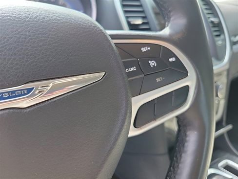 Used 2018 Chrysler 300 Touring L AWD/4WD image 11