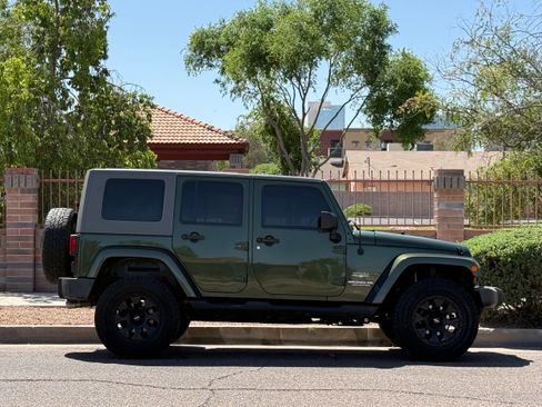 Used 2008 Jeep Wrangler Unlimited Sahara AWD/4WD image 9