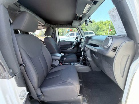 Used 2015 Jeep Wrangler Sport w/ Quick Order Package 24S AWD/4WD image 22