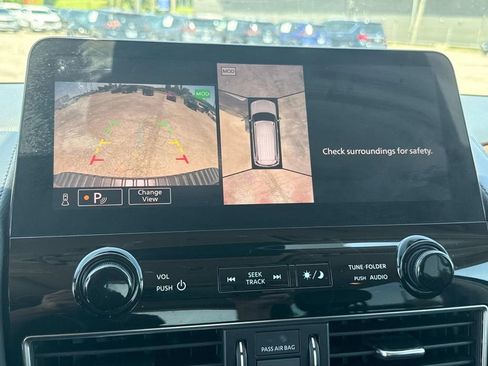 Used 2023 Nissan Armada SL w/ Captain's Chairs Package image 15