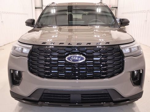 New 2026 Ford Explorer ST-Line w/ ST-Line Street Pack AWD/4WD image 4