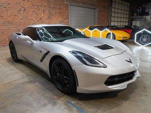 Used 2017 Chevrolet Corvette Stingray Coupe w/ Carbon Flash Badge Package RWD image 3