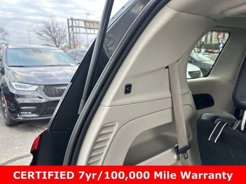 Certified 2023 Chrysler Pacifica Touring-L image 16