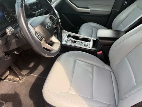 Used 2021 Ford Explorer XLT w/ Equipment Group 202A AWD/4WD image 11