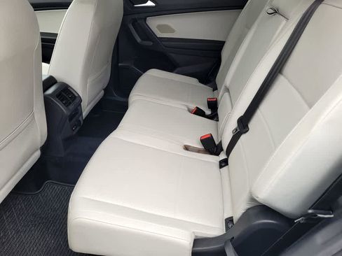 Used 2021 Volkswagen Tiguan SE w/ Panoramic Sunroof Package image 13
