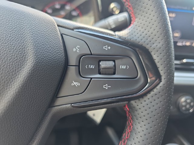 Used 2026 Chevrolet Trax RS w/ Sunroof Package FWD image 19