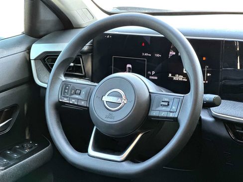 Used 2025 Nissan Kicks SV FWD image 27