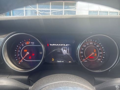 Used 2021 Jeep Wrangler Unlimited Sahara AWD/4WD image 5