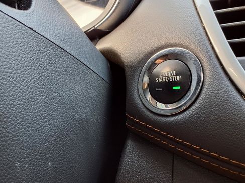 Used 2021 Chevrolet Trax LT w/ Midnight Edition AWD/4WD image 18