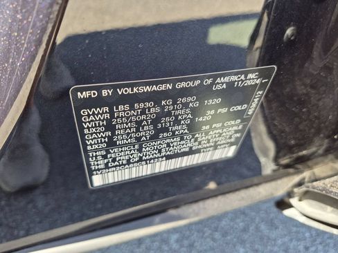 Used 2025 Volkswagen Atlas SE AWD/4WD image 35