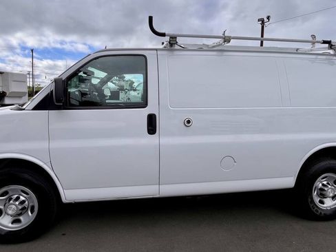 Used 2014 Chevrolet Express 2500 RWD image 1