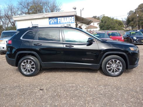 Used 2019 Jeep Cherokee Latitude Plus image 8