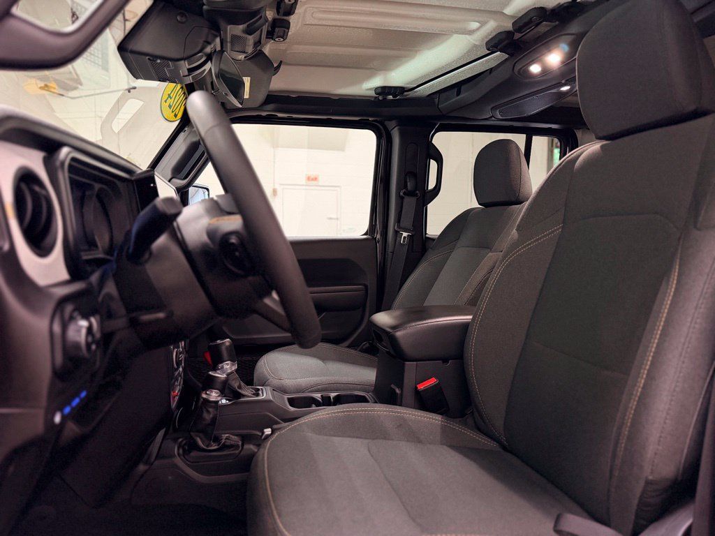 Used 2024 Jeep Wrangler Unlimited AWD/4WD image 12