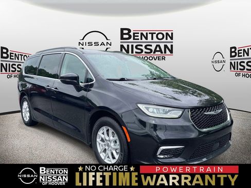 Used 2022 Chrysler Pacifica Touring-L FWD image 1
