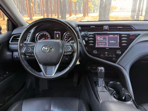 Used 2020 Toyota Camry SE image 5