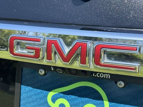 Used 2022 GMC Acadia Denali w/ Denali Technology Package AWD/4WD image 33