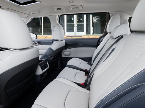 Used 2026 Kia Carnival SX Prestige FWD image 18