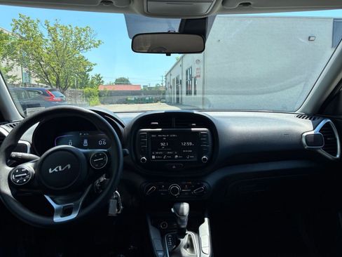 Used 2025 Kia Soul LX w/ LX Technology Package FWD image 32