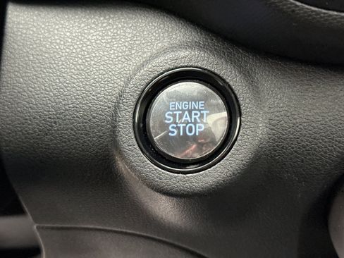 Used 2025 Hyundai Venue SEL FWD image 21