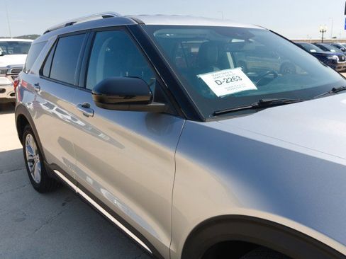 Used 2024 Ford Explorer Limited image 10