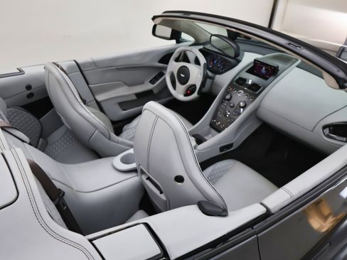 Used 2014 Aston Martin Vanquish Volante image 17