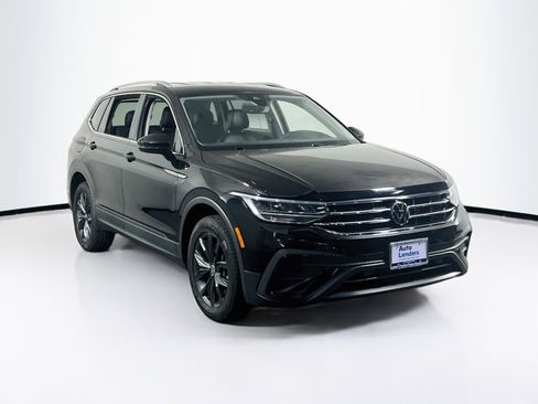 Used 2023 Volkswagen Tiguan SE FWD image 3