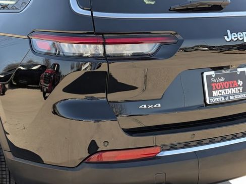 Used 2023 Jeep Grand Cherokee L Limited w/ Luxury Tech Group II image 9