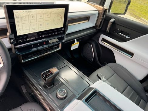 New 2025 GMC Hummer EV 3X w/ LPO, Illumination Package image 30