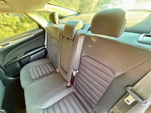 Used 2019 Ford Fusion SE image 50