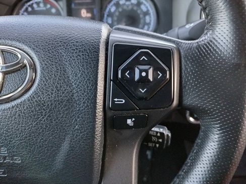 Used 2017 Toyota Tacoma TRD Sport image 24