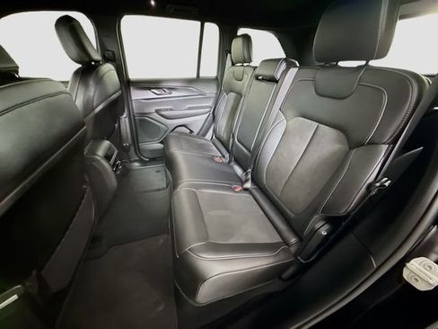 Used 2023 Jeep Grand Cherokee Altitude AWD/4WD image 22
